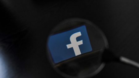 Engenheiros do Facebook compartilham estratégias para suprimir argumentos de direita, conforme documentos vazados
