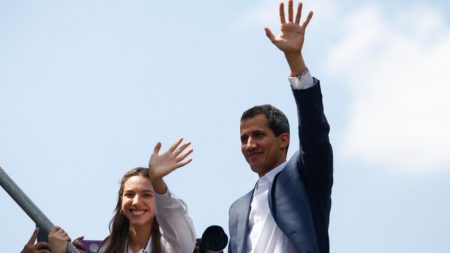 Nas redes sociais, Guaidó avisa que retornou à Venezuela