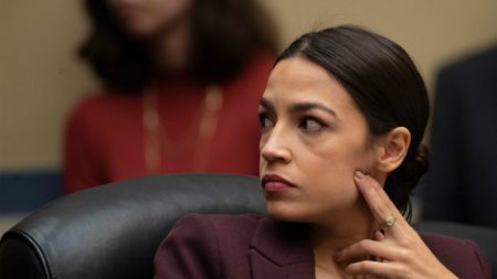 Ocasio-Cortez adverte Millennials: nada de filhos devido às mudanças climáticas