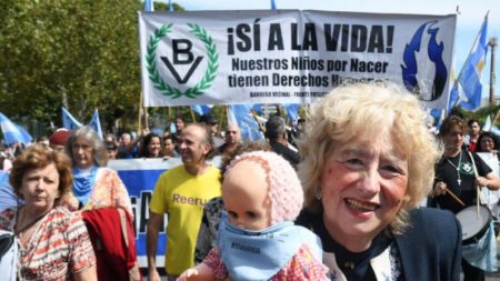 Cresce na Argentina tendência contra aborto