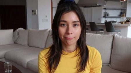 Famosa youtuber vegana é criticada por comer peixe, então ela confessa ter problemas de saúde devido à dieta (Vídeo)