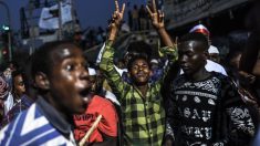 Manifestantes sudaneses exigem transição para governo civil