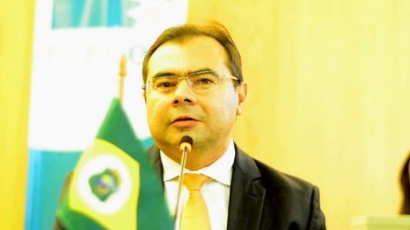 Deputado acha que educação em tempo integral é adequada para o Brasil e pede debate