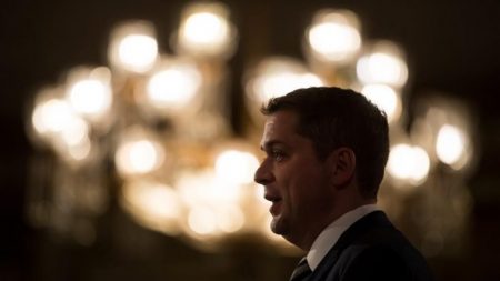 Líder conservador Andrew Scheer acusa Trudeau de “tramar” para ser reeleito