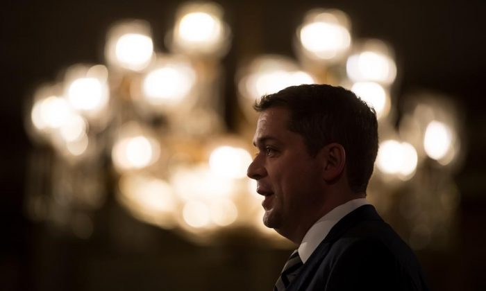 O líder conservador Andrew Scheer fala sobre sua visão econômica em um evento organizado pelo Canadian Club de Vancouver, em Vancouver, na sexta-feira, 24 de maio de 2019 (The Canadian Press / Darryl Dyck)