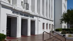 Alabama assina lei antiaborto que desafia sua legalidade nos EUA