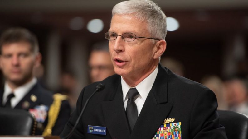 Chefe do Comando Sul das Forças Armadas dos EUA, almirante Craig Faller, testemunha durante audiência do Comitê de Serviços Armados do Senado dos EUA no Capitólio em Washington, DC. (SAUL LOEB / AFP / Getty Images)