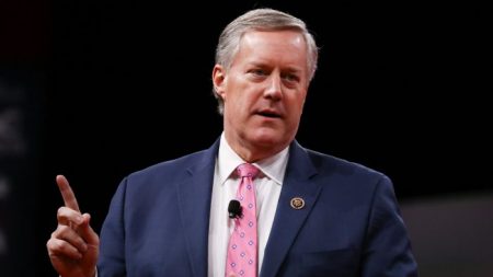 Trump-Rússia: deputado Mark Meadows almeja processar ex-agente da CIA por fornecimento de informações falsas