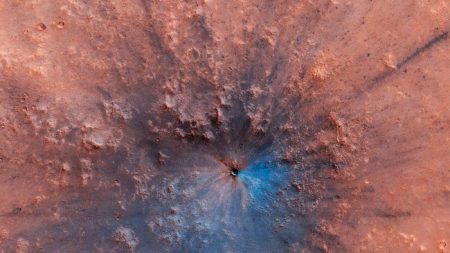 NASA disponibiliza nova imagem de cratera de impacto na superfície de Marte