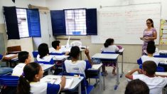 Bolsonaro avalia retorno do ensino de educação moral e cívica