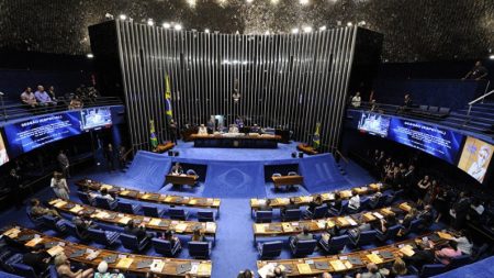 Senado some com projeto que acaba plano de saúde vitalício e ilimitado de senadores