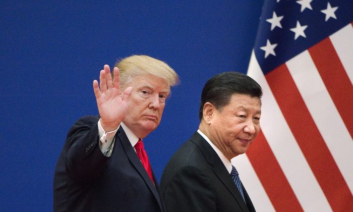 Presidente Donald Trump e o líder chinês Xi Jinping no Grande Salão do Povo em Pequim, em 9 de novembro de 2017 (Nicolas Asfouri / AFP / Getty Images)