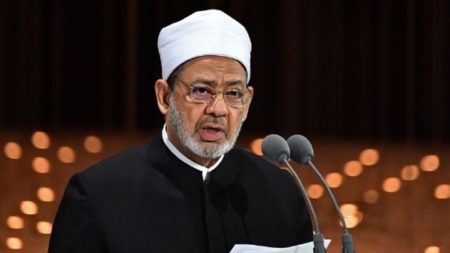 Imã de Al Azhar diz que é permitido bater em mulheres mas “sem quebrar nenhum osso”