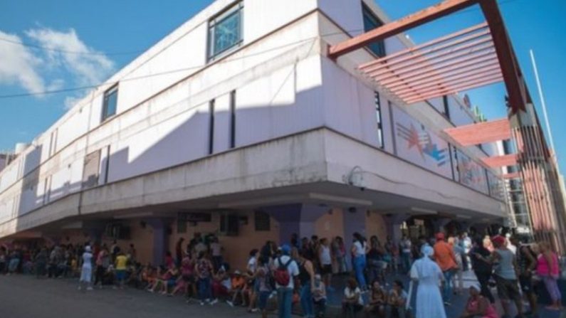 Filas no supermercado em Cuba.(Belo P. Cruz / El Estornudo)