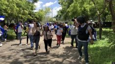 Policiais e civis armados atacam manifestantes durante atividades religiosas na Nicarágua