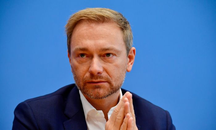 Christian Lindner, líder do Partido Liberal Democrata da Alemanha (FDP), faz uma declaração em Berlim, em 15 de outubro de 2018 (TOBIAS SCHWARZ / AFP / Getty Images)