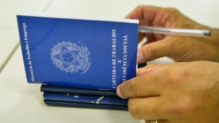 Número de pedidos de seguro-desemprego aumenta 22,7% em abril