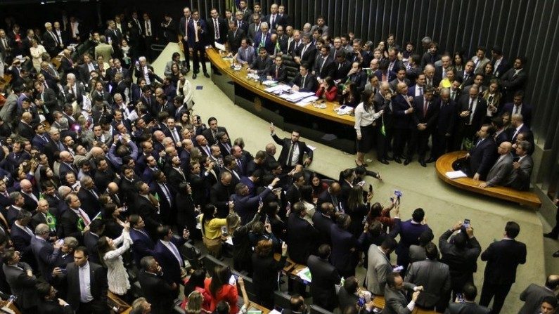 Plenário da Câmara dos Deputados no primeiro turno da votação da reforma da Previdência (Fabio Rodrigues Pozzebom/Agência Brasil)