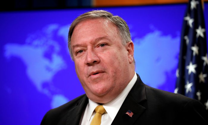 O Secretário de Estado dos EUA, Mike Pompeo, fala em uma coletiva de imprensa sobre direitos humanos no Departamento de Estado em Washington, D.C., em 8 de julho de 2019 (Yuri Gripas / Reuters)