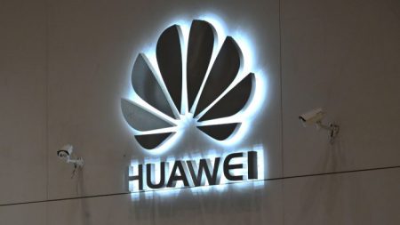 EUA limitam ainda mais acesso da Huawei à tecnologia americana