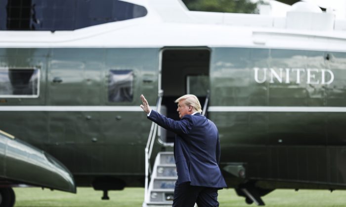 O presidente Donald Trump fala à imprensa antes de embarcar no Marine One a caminho de Ohio, na Casa Branca, em Washington, em 1º de agosto de 2019 (Charlotte Cuthbertson / The Epoch Times)