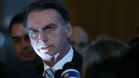 Bolsonaro: Flávio Dino está dificultando acordo com EUA para uso da Base de Alcântara