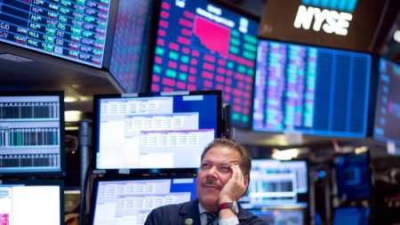 Wall Street abre em alta depois de ter registrado o pior dia em quase dois anos