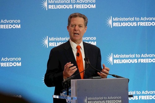 Sam Brownback é Embaixador para Liberdade Religiosa Internacional dos EUA desde fevereiro de 2018 (Minghui.org)