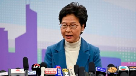 Hong Kong adia eleição por um ano após vetar candidatos opositores