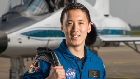 Primeiro astronauta coreano-americano da NASA também é SEAL da Marinha Americana e médico formado em Harvard