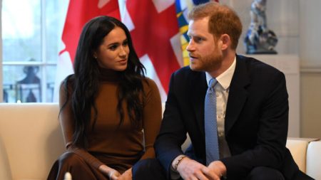 Harry e Meghan não são mais membros ativos da Casa Real Britânica, afirma o Palácio de Buckingham