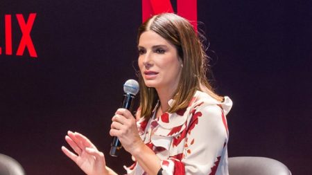 Sandra Bullock pede aos pais: ‘Não diga meus filhos adotivos, diga meus filhos’