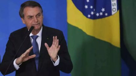 Bolsonaro vai criar Projeto que altera cobrança do ICMS e reduz preço de gasolina ao consumidor