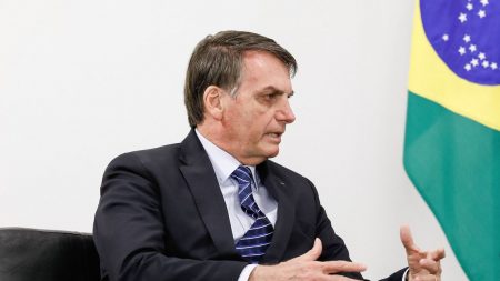 Bolsonaro deseja boas-vindas aos brasileiros repatriados da China