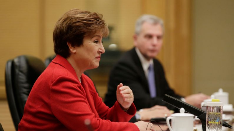 A diretora administrativa do Fundo Monetário Internacional (FMI), Kristalina Georgieva, fala durante uma reunião com o presidente chinês Xi Jinping (não foto) no Grande Salão do Povo em Pequim, China, em 22 de novembro de 2019. Arquivo (Jason Lee-Pool / Getty Images)