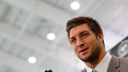 Tim Tebow: “Eles pensaram que ele era um tumor” e disseram a sua mãe para abortá-lo, agora ele protege a vida