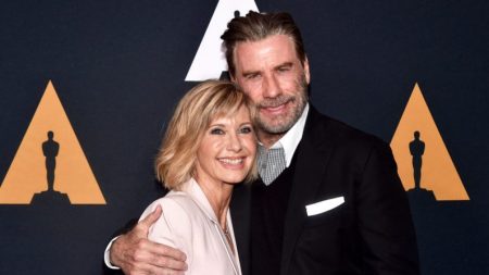 John Travolta e Olivia Newton-John fazem 42 anos de amizade e ‘Grease’: ‘Nos amamos’