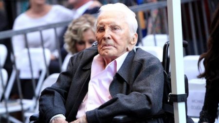 Kirk Douglas, lenda do cinema, morre aos 103 anos