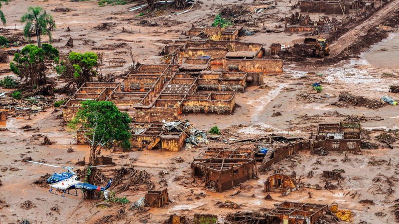 Área afetada pelo rompimento de barragem no distrito de Bento Rodrigues, zona rural de Mariana, em Minas Gerais (Antonio Cruz/ Agência Brasil)