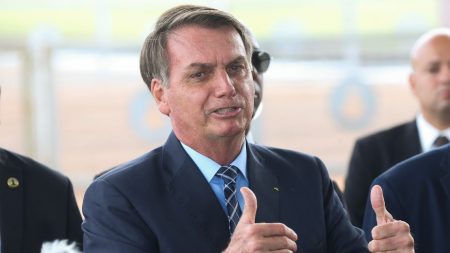 Governo está para enviar reforma administrativa, diz Bolsonaro