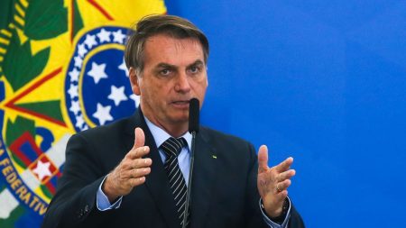 Bolsonaro estabelece contato direto com líderes e ‘azeita’ relação com o Congresso