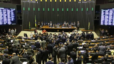 Após recesso, Congresso deve colocar marco do saneamento na pauta