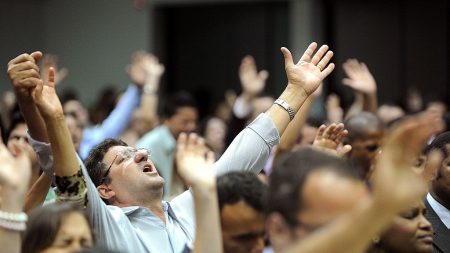 O infame DNA da santificação de políticos no Brasil