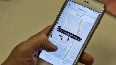 Em decisão inédita, TST diz que motorista não é empregado do Uber