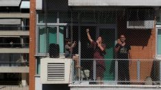 Casal de cantores de ópera oferece shows da varanda para vizinhos no Rio de Janeiro