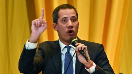 Guaidó acusa governo de se infiltrar em ataque por mar e matar envolvidos