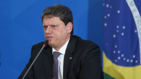 Logística do país está garantida durante pandemia, diz ministro