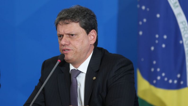 O ministro da Infraestrutura, Tarcísio Gomes de Freitas , durante a coletiva de imprensa no Palácio do Planalto, sobre as ações de enfrentamento no combate ao coronavírus (© Marcello Casal Jr/Agência Brasil)