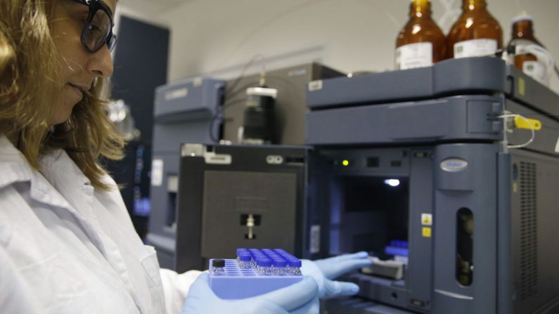 Laboratório Olímpico do Centro de Treinamento Time Brasil, no Parque Aquático Maria Lenk, zona oeste do Rio de Janeiro. Na foto, o laboratório de Espectometria de massas (© Tânia Rêgo/Agência Brasil)