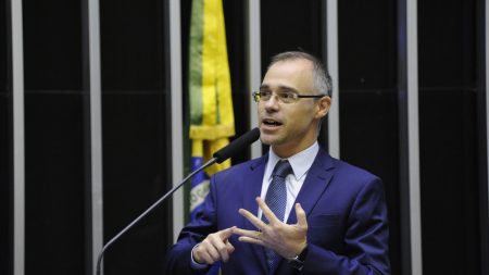 Chefe da AGU, André Luiz Mendonça já ‘dormiu’ ministro da Justiça